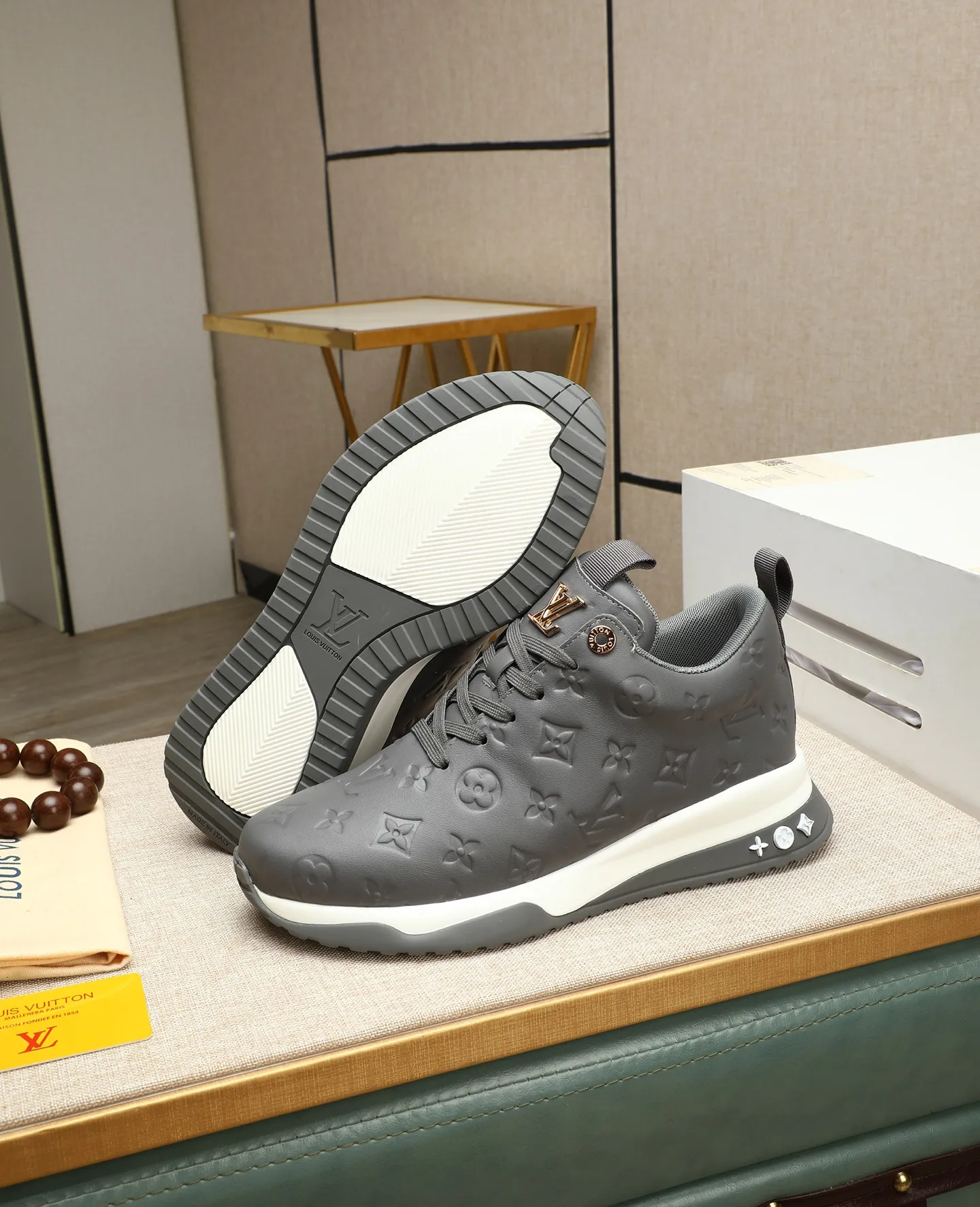 Men's shoes 💰520 📛📛【LOUIS VUITTON】Louis Vuitton official website synchronized new products 👟Milan fashion catwalk style 🇰🇾🇰🇾LV family logo, celebrity style, a must-have for fashionistas ⚠️First-layer calfskin ➕Mesh lining ➕Official website original version special outsole 👞Number 39-44 (38 45 46 customized)
